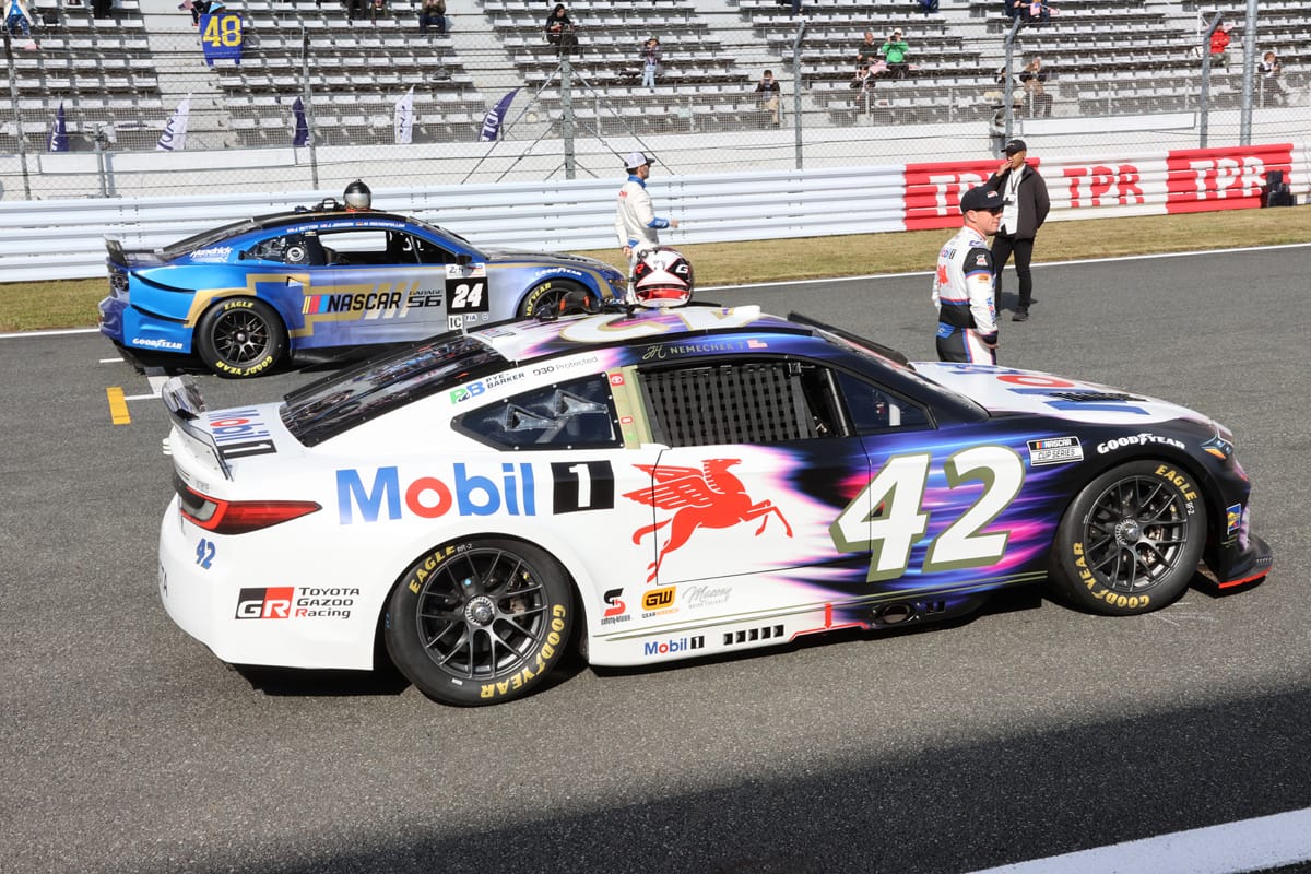 アメリカの人気レースシリーズNASCARのデモラン|最終戦「S耐ファイナル」の来場者が昨年比で25%増!ますます盛り上がるスーパー耐久!