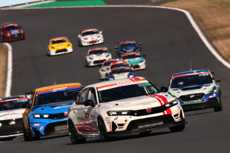 ST-2クラスのホールショットはHonda R&D Challenge FL5|最終戦「S耐ファイナル」の来場者が昨年比で25%増!ますます盛り上がるスーパー耐久!