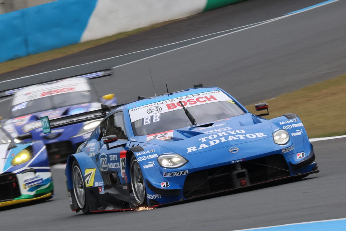 レース後半でトップ争いを繰り広げたTRS IMPUL with SDG Z|SUPER GT 最終戦でau TOM’S GR Supraが優勝でチャンプ決定!坪井選手は前人未到の3連覇達成!!