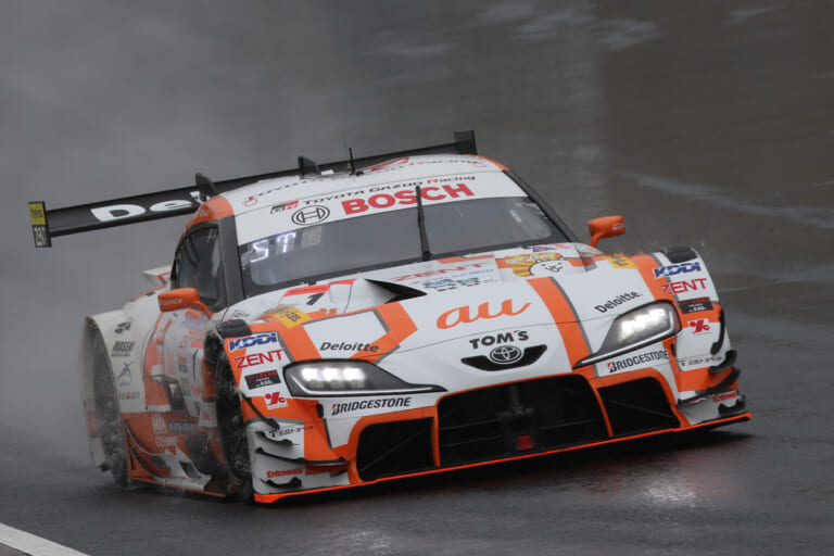 開幕戦岡山で優勝となった au TOM’S GR Supra|SUPER GT 最終戦でau TOM’S GR Supraが優勝でチャンプ決定!坪井選手は前人未到の3連覇達成!!