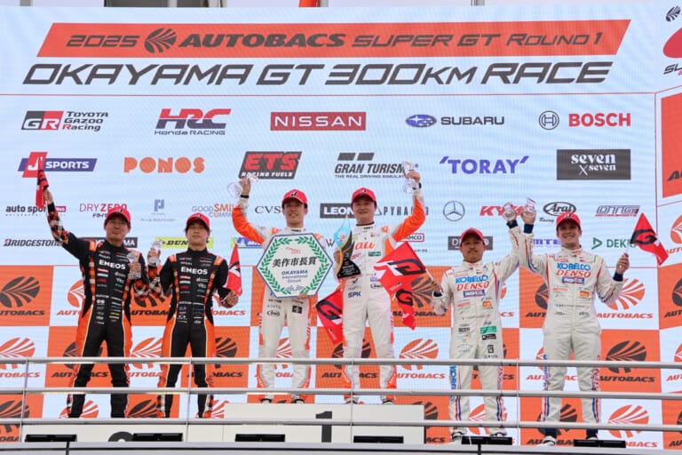 開幕戦岡山の表彰台はGRスープラ勢が独占|SUPER GT 最終戦でau TOM’S GR Supraが優勝でチャンプ決定!坪井選手は前人未到の3連覇達成!!