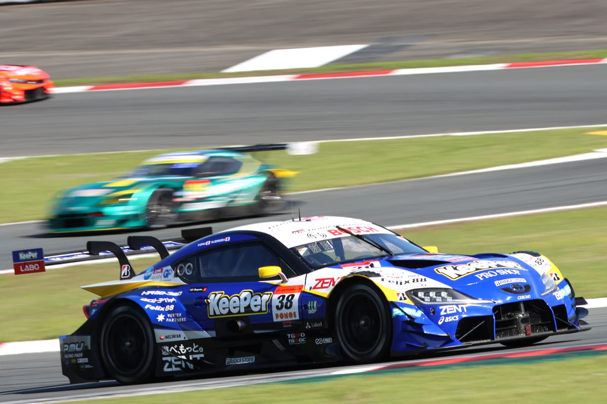 |SUPER GT 最終戦でau TOM’S GR Supraが優勝でチャンプ決定!坪井選手は前人未到の3連覇達成!!