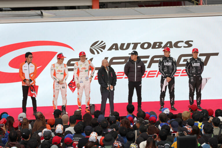 グランドファイナルでの各クラスチャンピオン表彰|SUPER GT 最終戦でau TOM’S GR Supraが優勝でチャンプ決定!坪井選手は前人未到の3連覇達成!!
