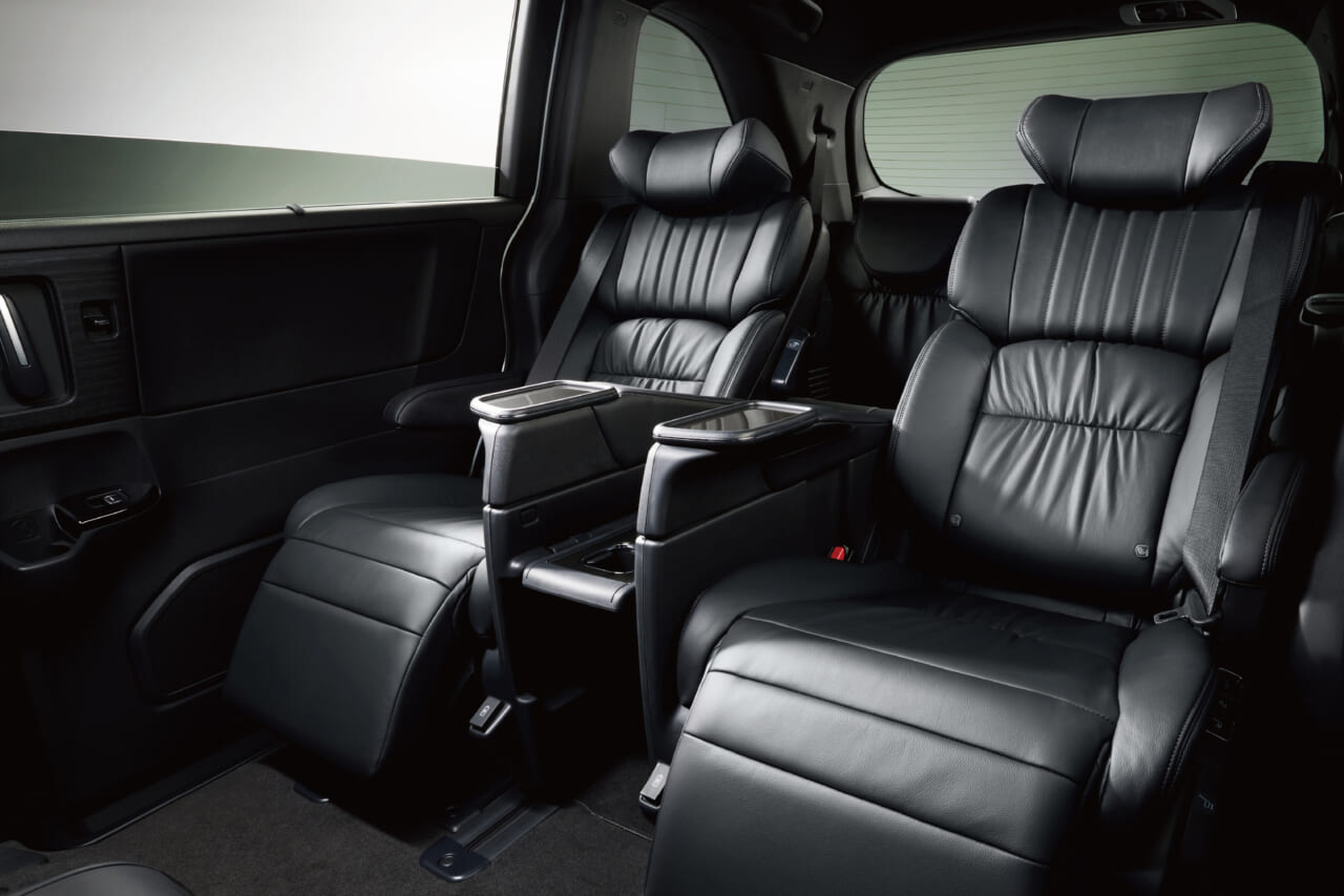 |ホンダ、オデッセイの一部改良を実施【人気装備「大型ロールサンシェード」を全グレードに標準化】