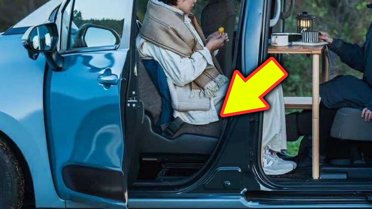 トヨタ・ミニバン「回転する座席」に注目!「新幹線みたい…」簡単操作でリビングモード発動。構造上不可能だと思われていた問題を、独自機構と特許で解決!