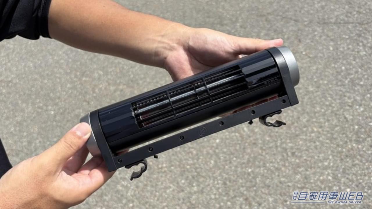 「デッドスペースにスッポリと」あらゆるクルマに取り付けOK!感想は「もっと早く知りたかった…」同乗者も大満足の、超便利なカーグッズを紹介!