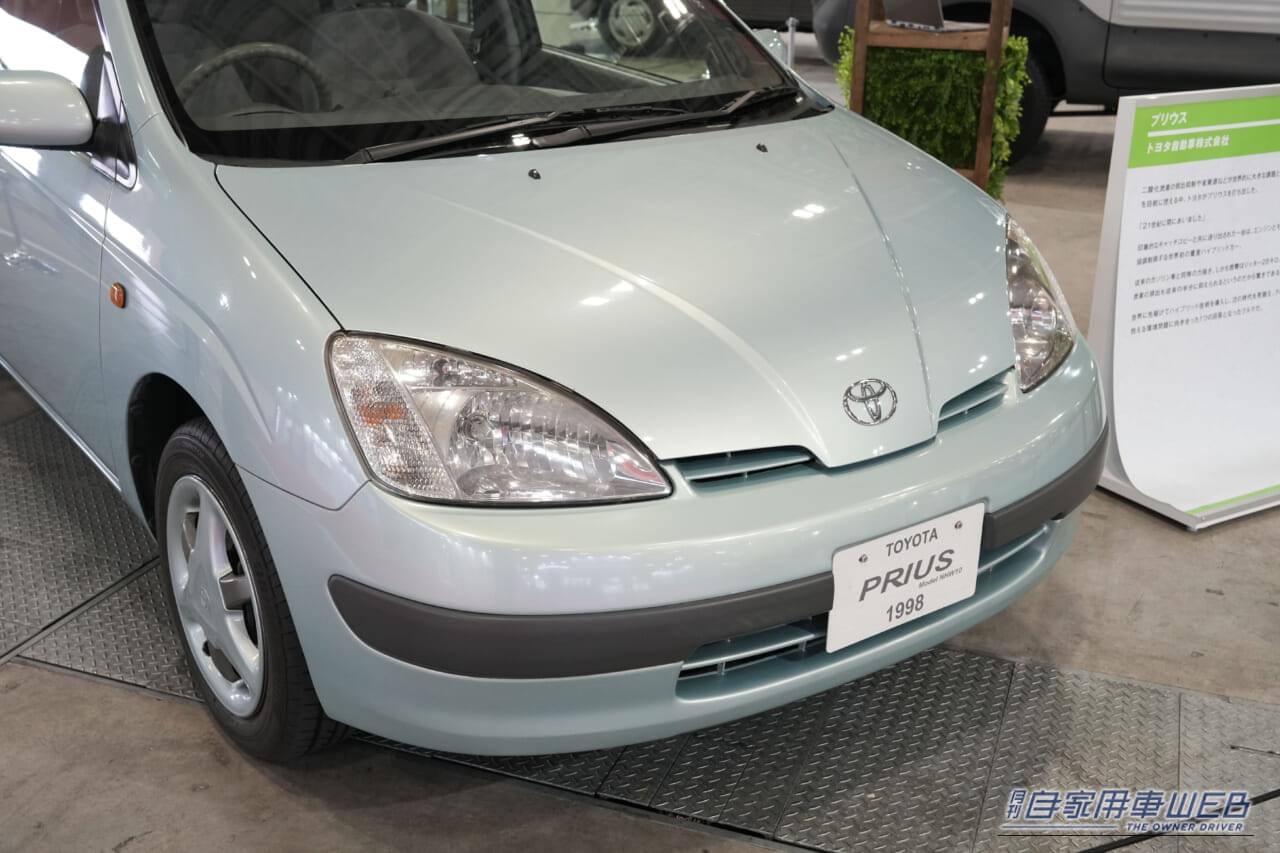 「赤字覚悟」で世界初の技術を大衆車に搭載。初代プリウスは、なぜ破格の215万円で売ることができたのか?