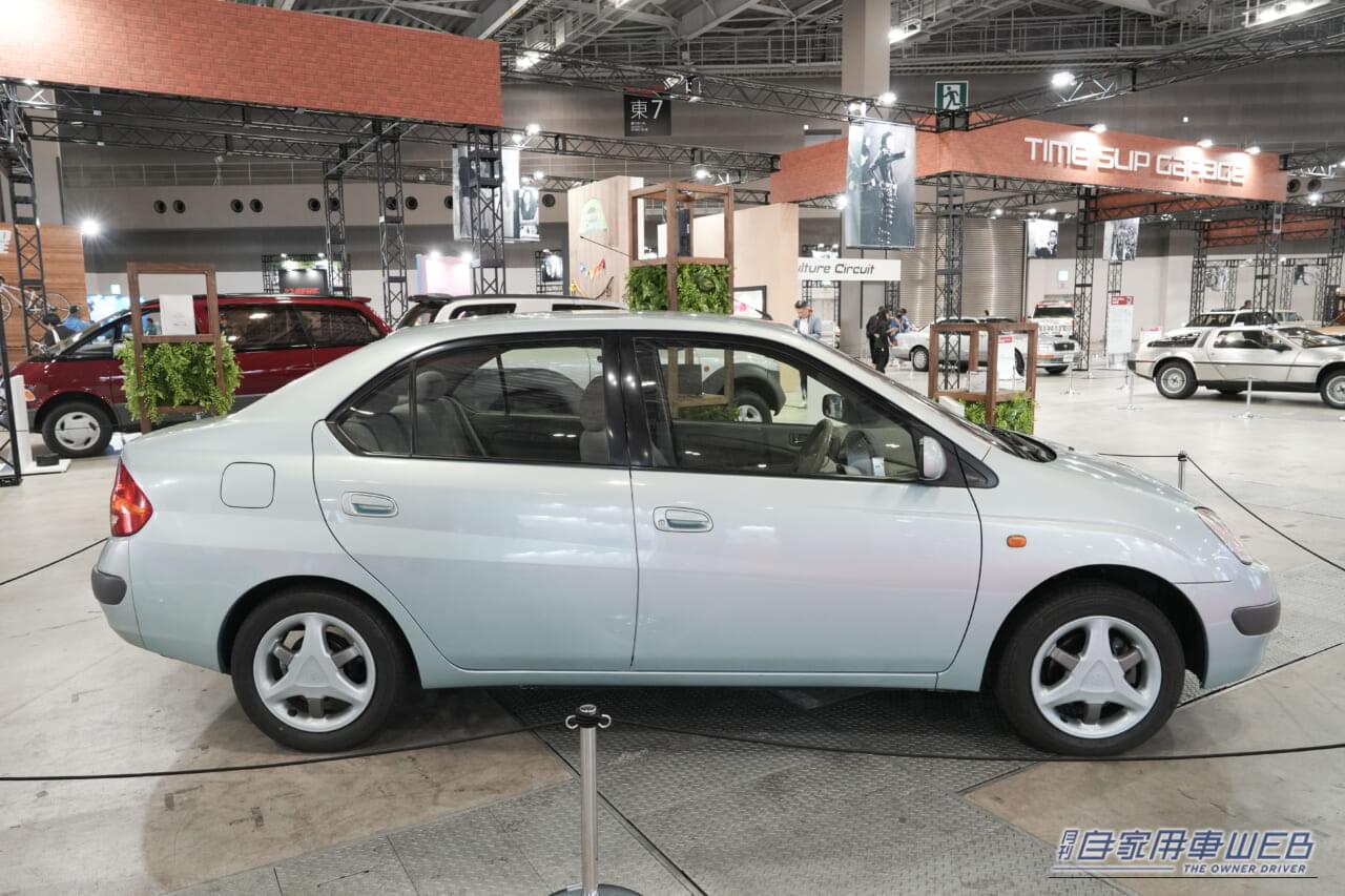 ｜「赤字覚悟」で世界初の技術を大衆車に搭載。初代プリウスは、なぜ破格の215万円で売ることができたのか？
