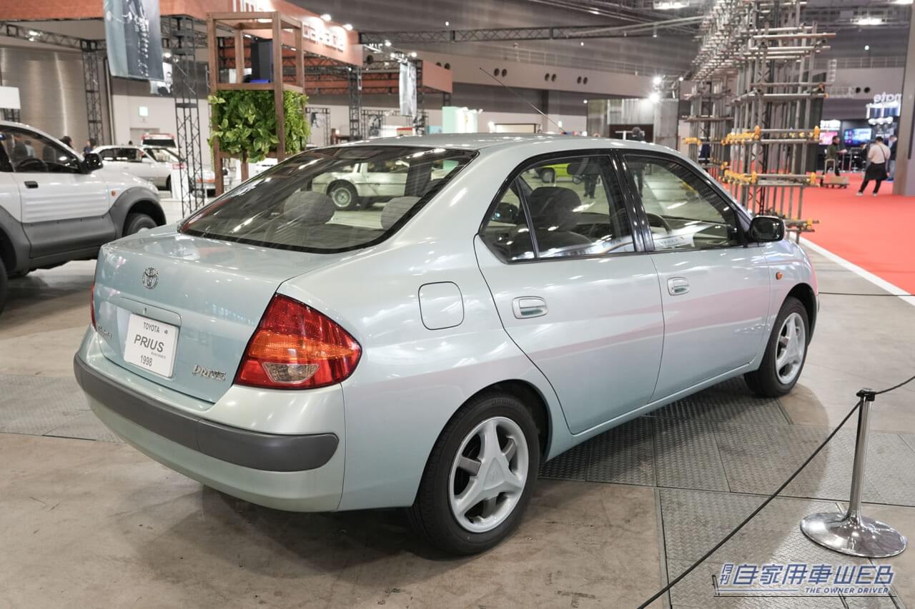 ｜「赤字覚悟」で世界初の技術を大衆車に搭載。初代プリウスは、なぜ破格の215万円で売ることができたのか？