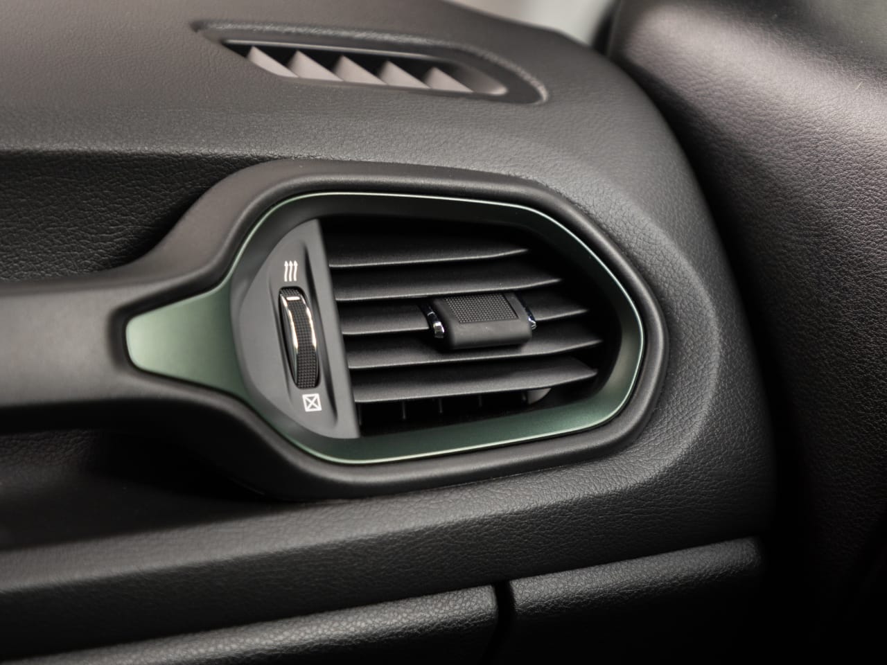 |ジープ レネゲード 限定車「ノーススター エディション」が登場【3倍の耐久性を持つシートなど、特別装備が充実】