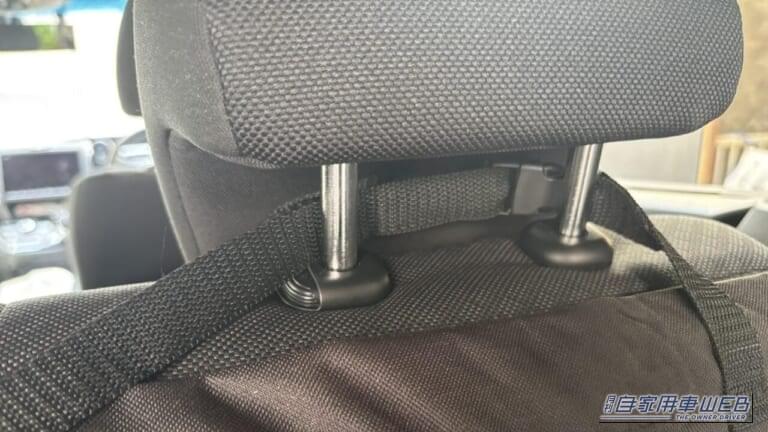 「えぇーっ マジで凄いじゃん」後部座席のヘッドレストを利用して…一発で悩みが解決。ちょっと感動したレベルの便利グッズ。