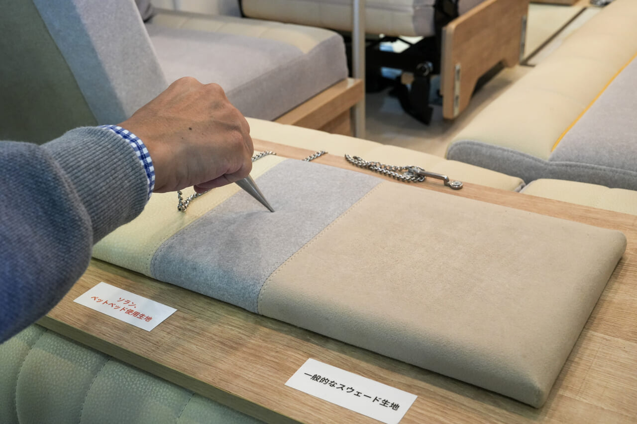 |エアコン完備で愛犬ベット付き。老舗が本気で造ったハイエースキャンパーは、まさに移動できる“ペットホテル”です。