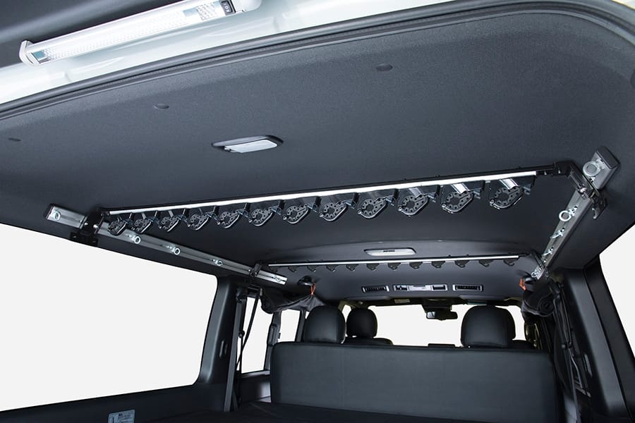 釣り車のシンボルといえるロッドホルダーを装備。|「これは卑怯…好きに決まってる」趣味全開な大人にブッ刺さる、ワイルドなデザイン。釣り人が釣られる超絶特化型キャンピングカー。