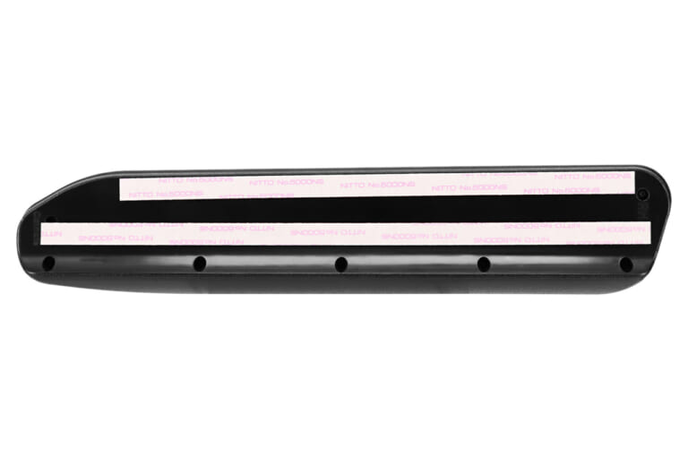 カーメイトのジムニー専用ドアアームレストの粘着テープ|「これは知らなかった…」ドライバーだけでなく同乗者にも恩恵。クルマのドアグリップの意外な活用方法。