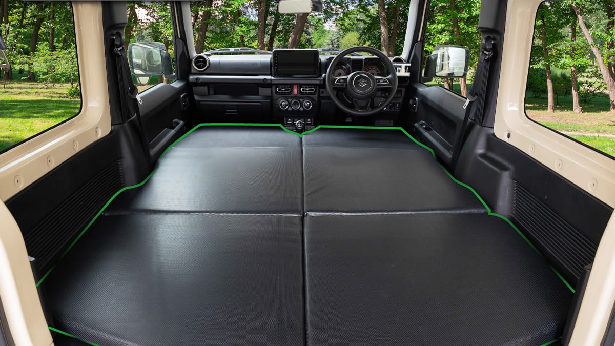 「えっ…広すぎ…」「これがホントに軽?」 スズキの大人気車がとんでもない広さに変身! お手軽キットを紹介