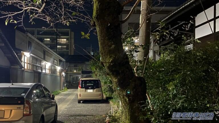 「戦慄した…」夜の駐車場でよく見かける、実はかなり怖い状況。命を落とす危険、想像するだけで痛ましい。