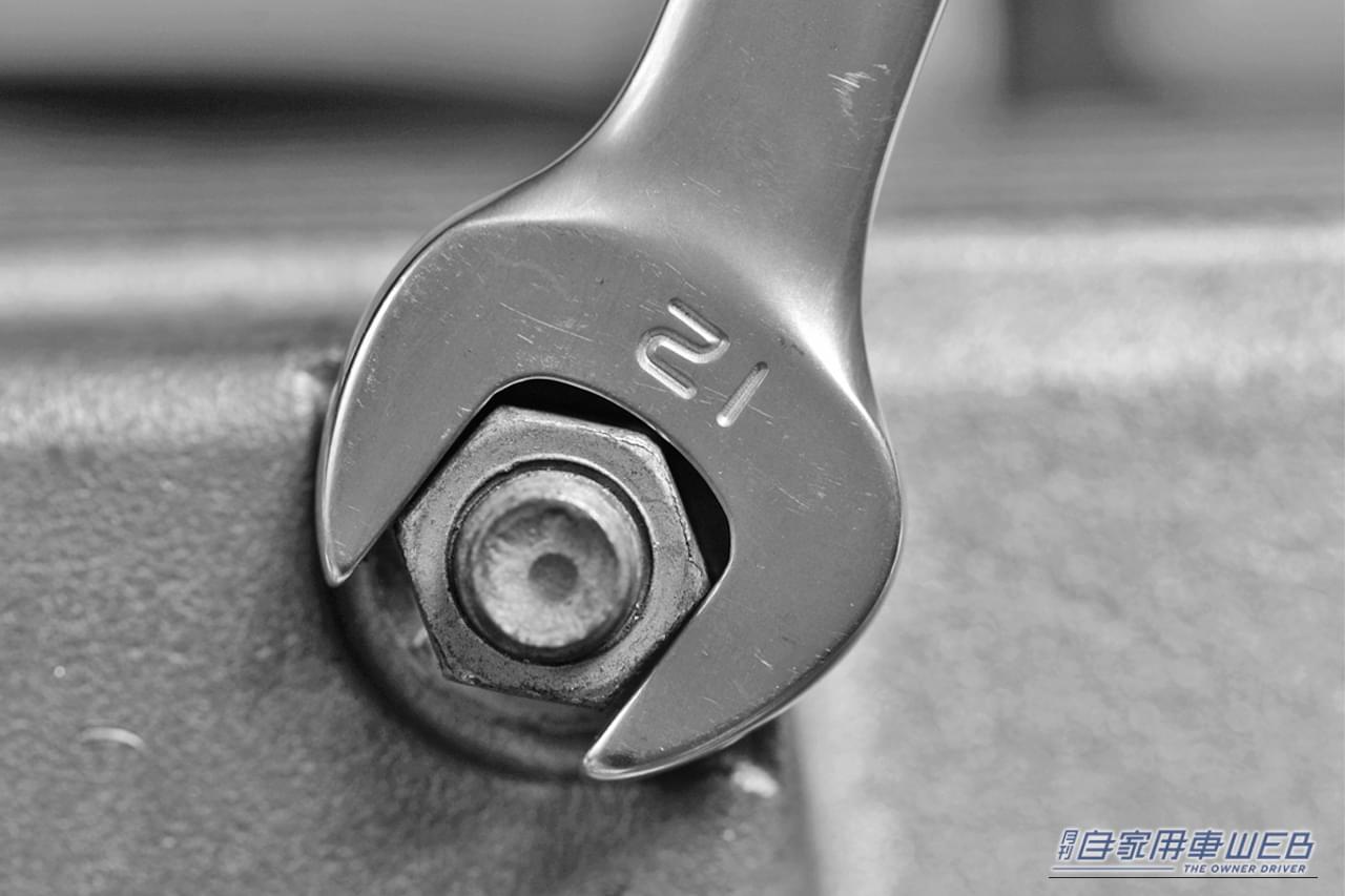 ｜「マジで外れた…」「これは試したい」固く締まったナットの対処法。誰でもすぐに実践可能なテクニックを紹介。