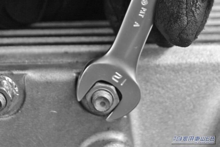 スパナとナット｜「マジで外れた…」「これは試したい」固く締まったナットの対処法。誰でもすぐに実践可能なテクニックを紹介。