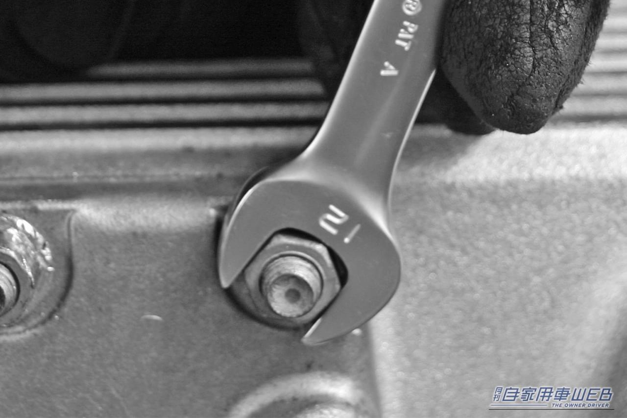 ｜「マジで外れた…」「これは試したい」固く締まったナットの対処法。誰でもすぐに実践可能なテクニックを紹介。