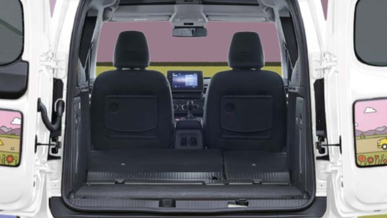 「デッドスペースが激変」「その使い方があったか…」シンプルな車内空間にメリハリをつける。デザインは10種類、ダブルバックドアが大変身。