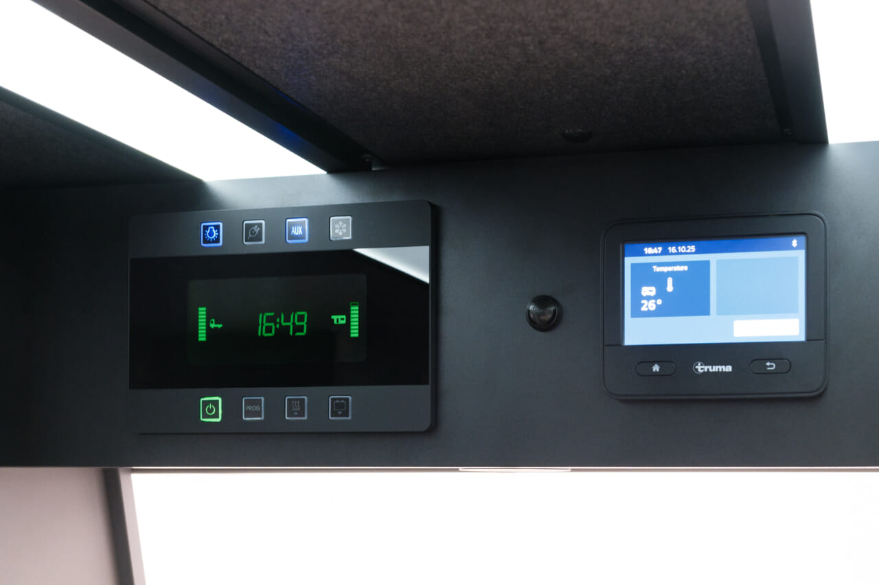 DA VINCI 6.0〈STAR WARS〉EDITIONの電源管理|「車内がヤバい」「スゴすぎだろ…」超有名SF映画を再現したキャンピングカー! クオリティがとんでもないレベルだと話題に。