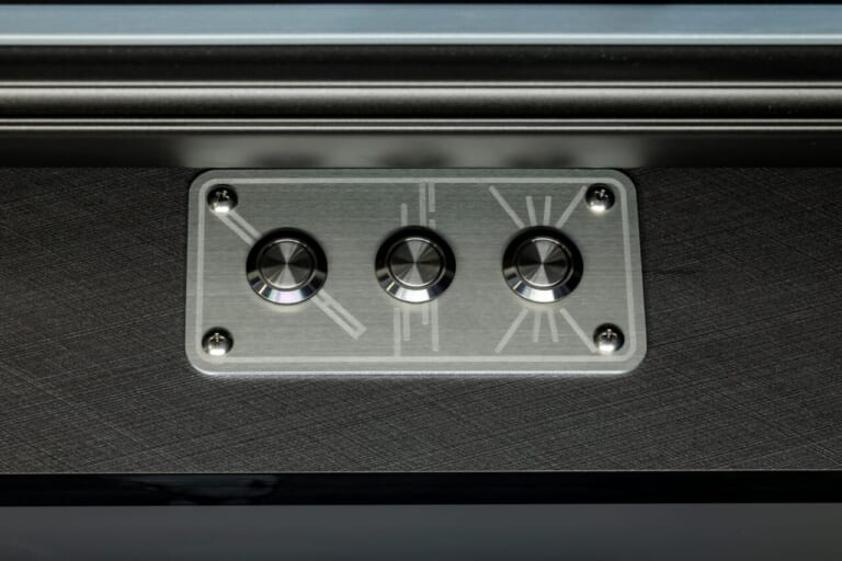 DA VINCI 6.0〈STAR WARS〉EDITIONの音声スイッチパネル｜「車内がヤバい」「スゴすぎだろ…」超有名SF映画を再現したキャンピングカー！ クオリティがとんでもないレベルだと話題に。