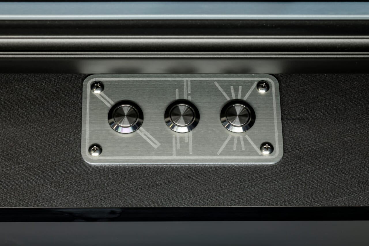 DA VINCI 6.0〈STAR WARS〉EDITIONの音声スイッチパネル|「車内がヤバい」「スゴすぎだろ…」超有名SF映画を再現したキャンピングカー! クオリティがとんでもないレベルだと話題に。