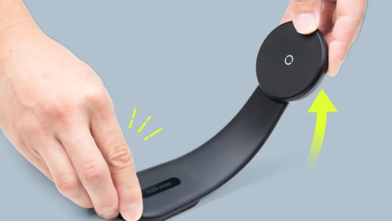 「どこでも使える」「ゴチャつかない」シンプルデザインで車内スッキリの神グッズ。片手でセット！なんと180°曲がるから自由度も高い！