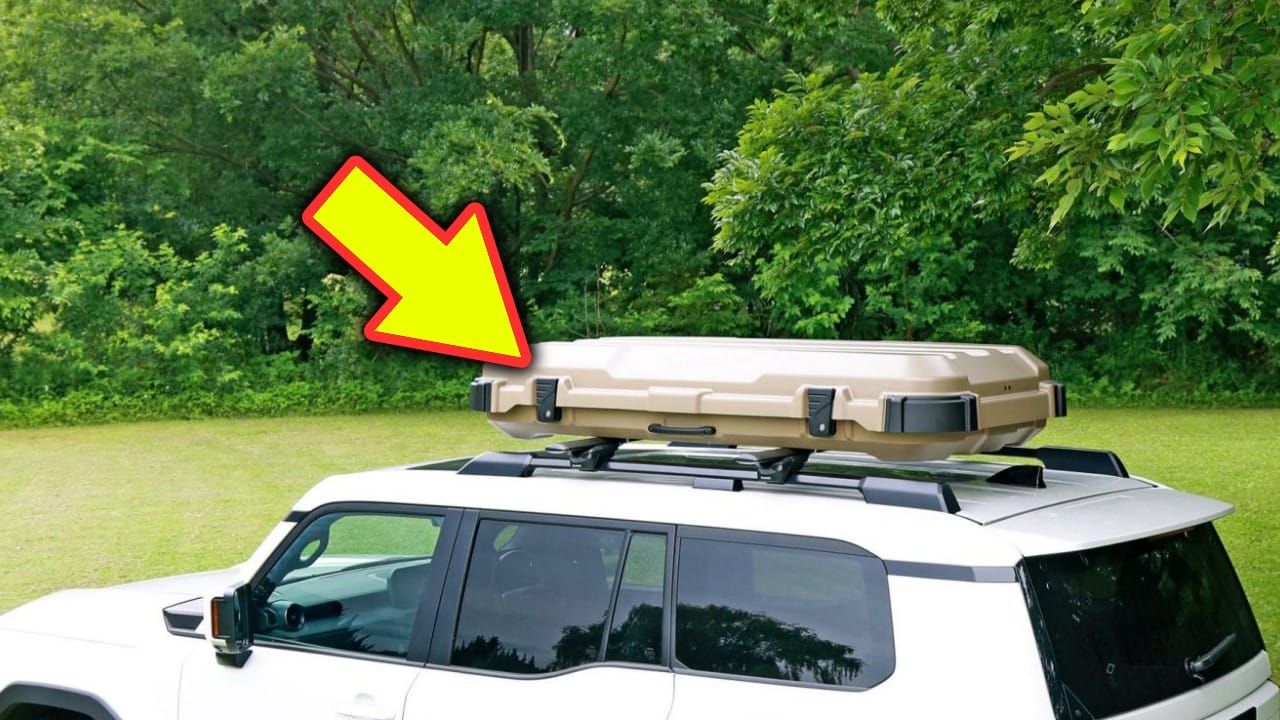 「これ何?って聞かれる」「何が入ってるの?」クルマの屋根にあるボックスの正体「そうやって使うのか」「めっちゃ便利やん」