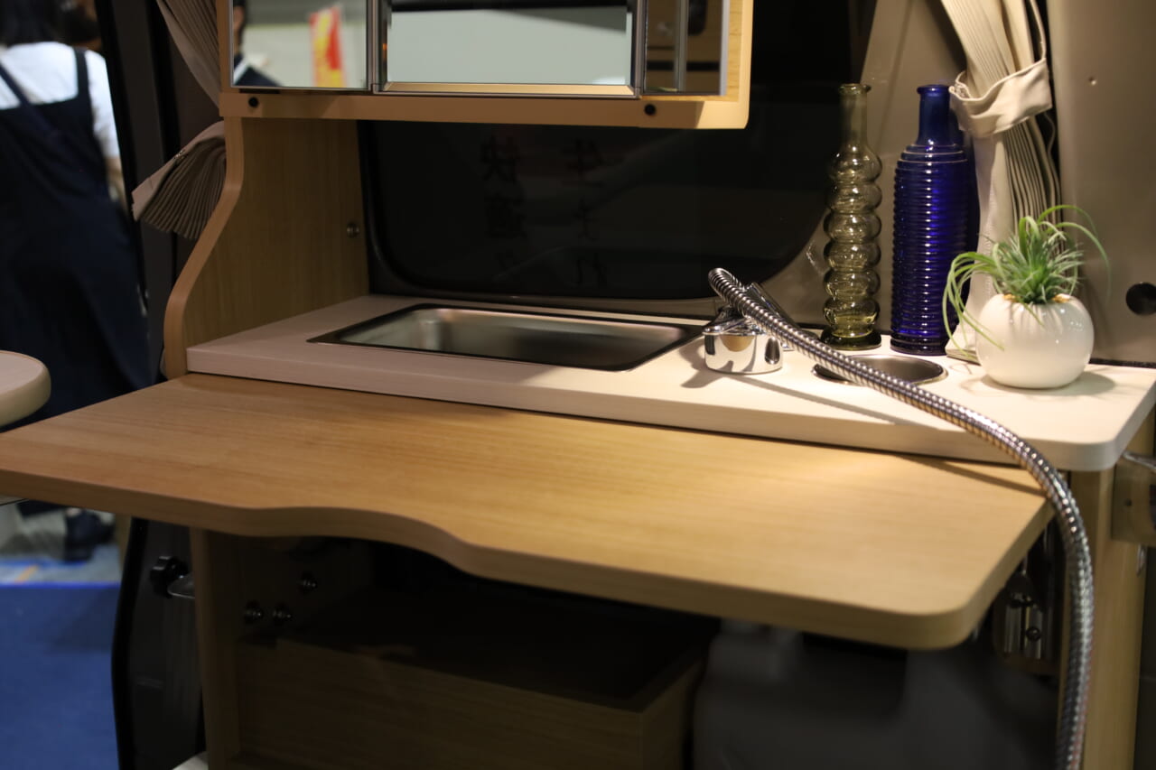 ｜「軽とは思えない」チープさ排除でブッ刺さる、まるで走るタイニーハウス。普通に手の届く価格帯が嬉しい軽キャンパー。