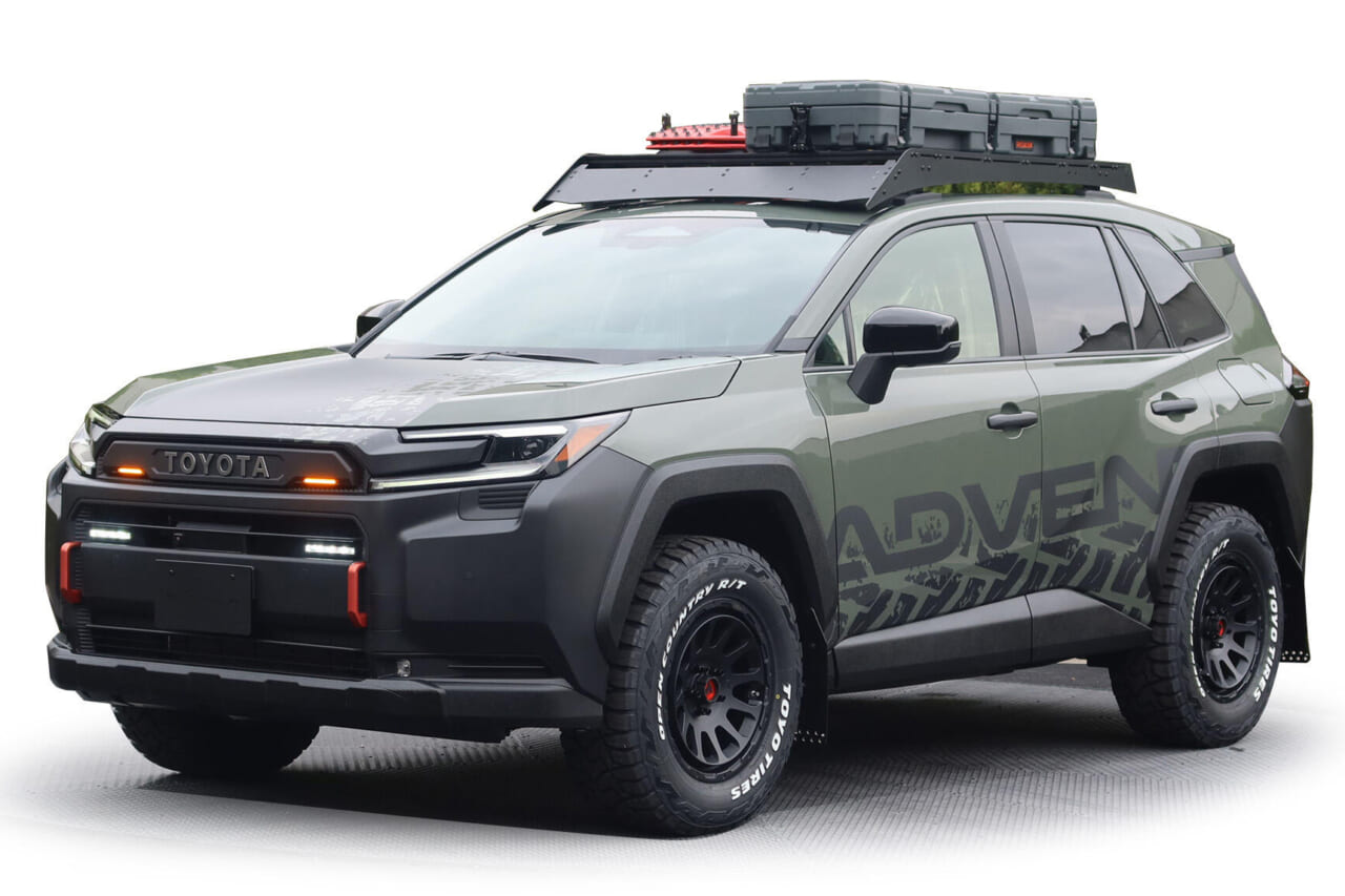 ｜顔つき一変、タフなプロテクターが「無骨」でいい感じ。豊田自動織機が新型RAV4カスタムを披露【東京オートサロン2026】