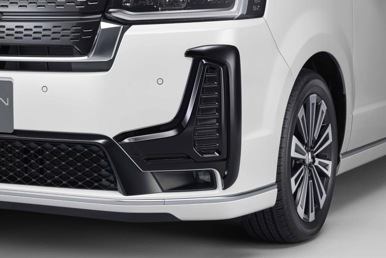 |ステップワゴン スパーダの顔つきが変わる新型「バンパーガーニッシュ」が登場【30周年記念車にも対応】