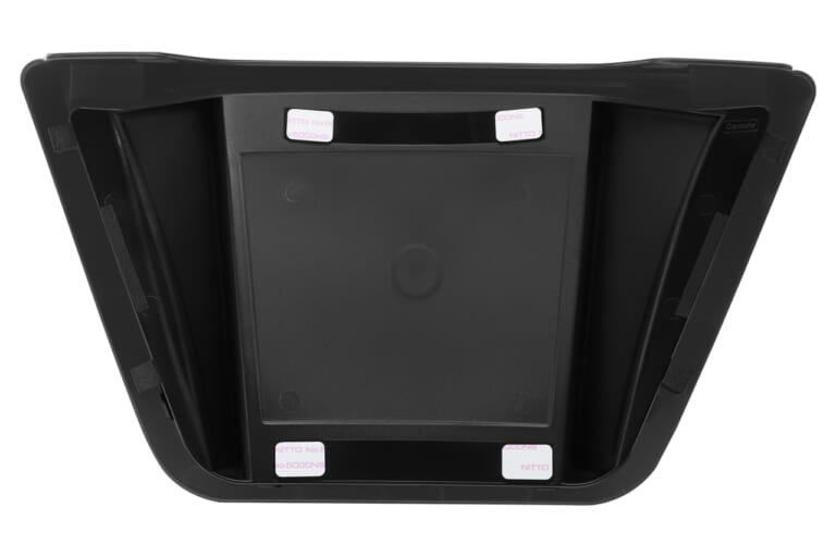 プリウス専用トレー NZ884K［カーメイト］の裏面。｜「おぉ〜コレめっちゃ欲しい…」トヨタ車のデッドスペースにすっぽりハマる！ 工具不要で2分で装着OKの便利なカーグッズを紹介