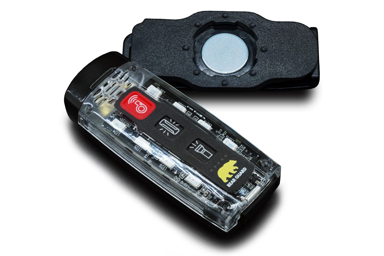 携行型安全デバイス「ベアーガード（BEAR GUARD）」［株式会社TCL］｜「これは珍しい…」「そんな方法があるんだ？」ダブルの効果で威力を発揮。自動車販売業者が開発したユニークなデバイスを紹介。