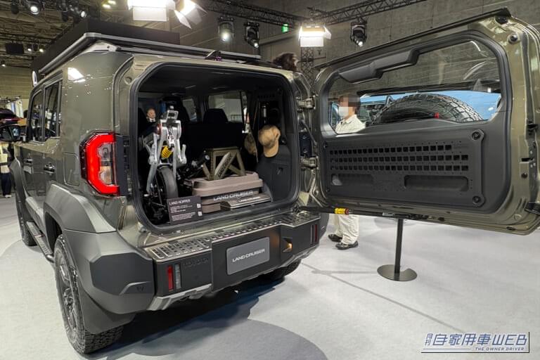 ランドクルーザーFJのリアハッチ|「おぉ…これはイメージしやすい」新型ランドクルーザーFJに荷物を積むとどんな感じ? シリーズ最小モデルのラゲッジスペースをチェック!