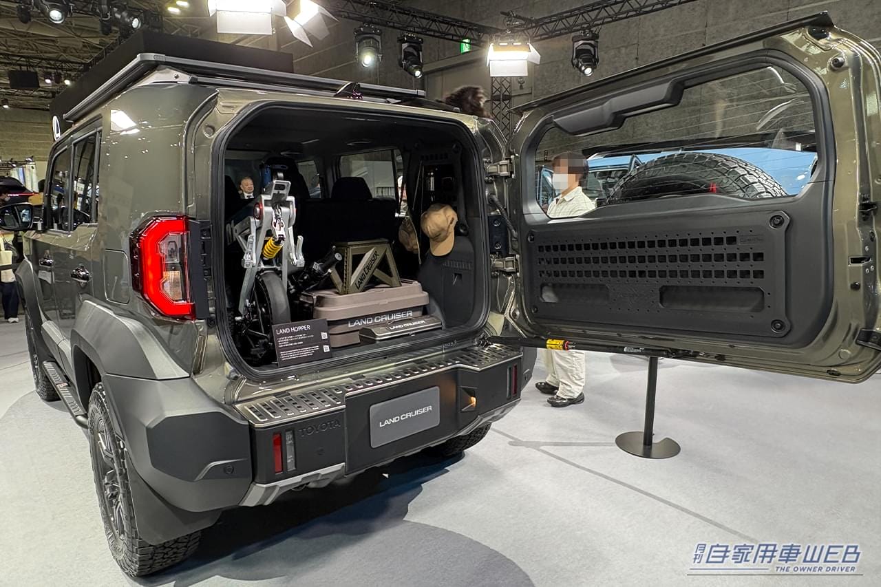 ランドクルーザーFJのリアハッチ|「おぉ…これはイメージしやすい」新型ランドクルーザーFJに荷物を積むとどんな感じ? シリーズ最小モデルのラゲッジスペースをチェック!