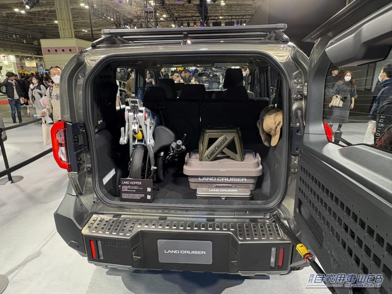 |「おぉ…これはイメージしやすい」新型ランドクルーザーFJに荷物を積むとどんな感じ? シリーズ最小モデルのラゲッジスペースをチェック!