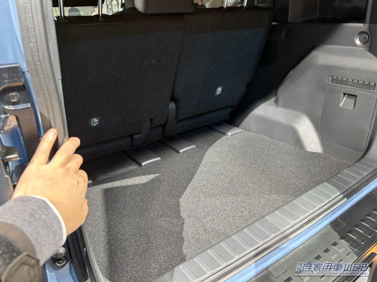 ランドクルーザーFJのラゲッジスペース｜「おぉ…これはイメージしやすい」新型ランドクルーザーFJに荷物を積むとどんな感じ？ シリーズ最小モデルのラゲッジスペースをチェック！