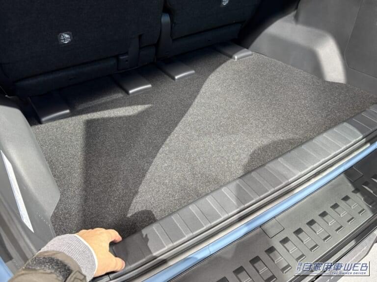 ランドクルーザーFJのラゲッジスペース|「おぉ…これはイメージしやすい」新型ランドクルーザーFJに荷物を積むとどんな感じ? シリーズ最小モデルのラゲッジスペースをチェック!