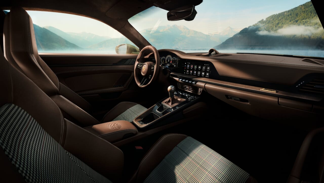 |初代911デザイナーの愛車をオマージュした限定モデル「911 GT3 90 F.A.ポルシェ」。創業家公認の特別なグリーンメタリックを採用