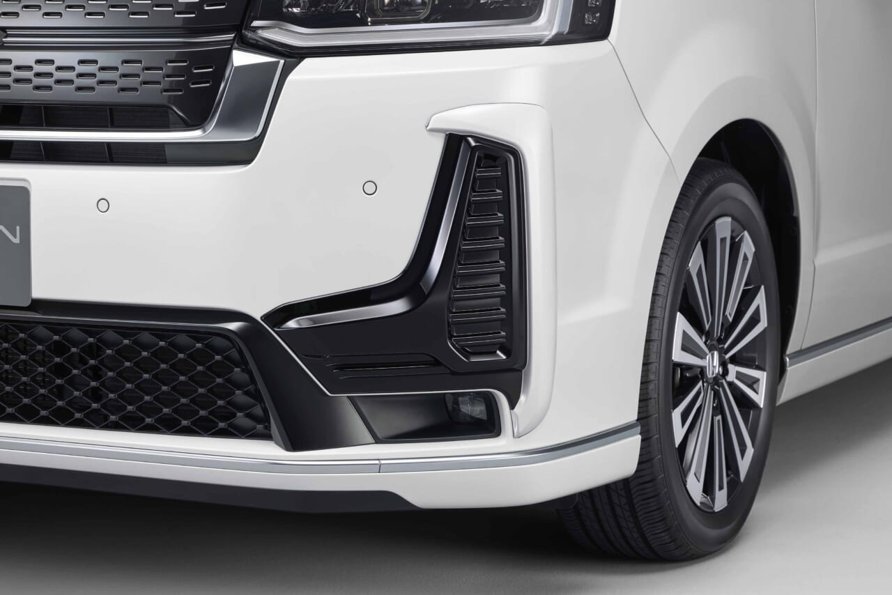 |ステップワゴン スパーダの顔つきが変わる新型「バンパーガーニッシュ」が登場【30周年記念車にも対応】