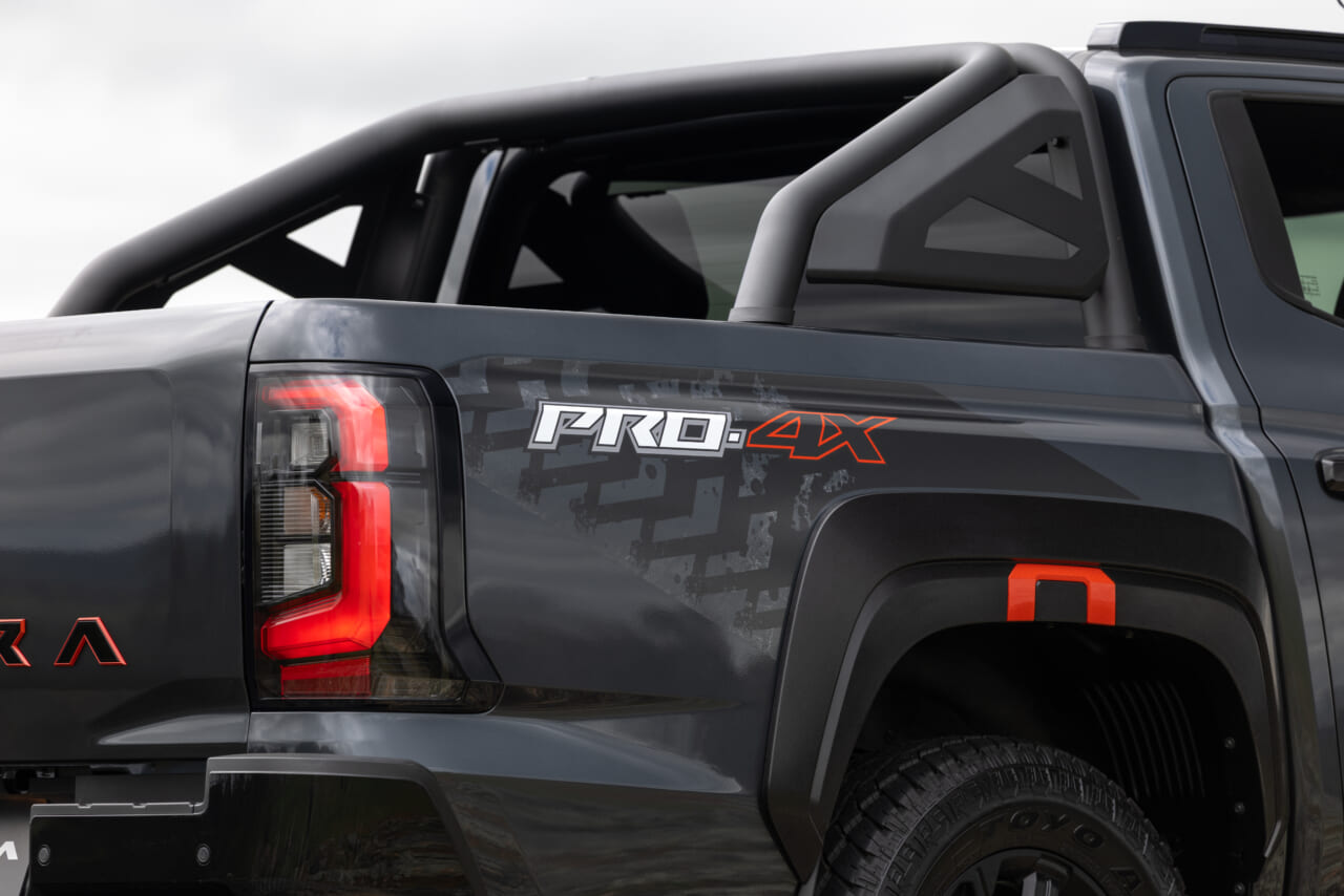 日産の新型ナバラのリヤゲート|「コレはカッコいい」「こんなクルマあったんだ…」日本人が知らない、世界に誇る日産車。1986年から累計販売台数50万台の名車の新型が発表!