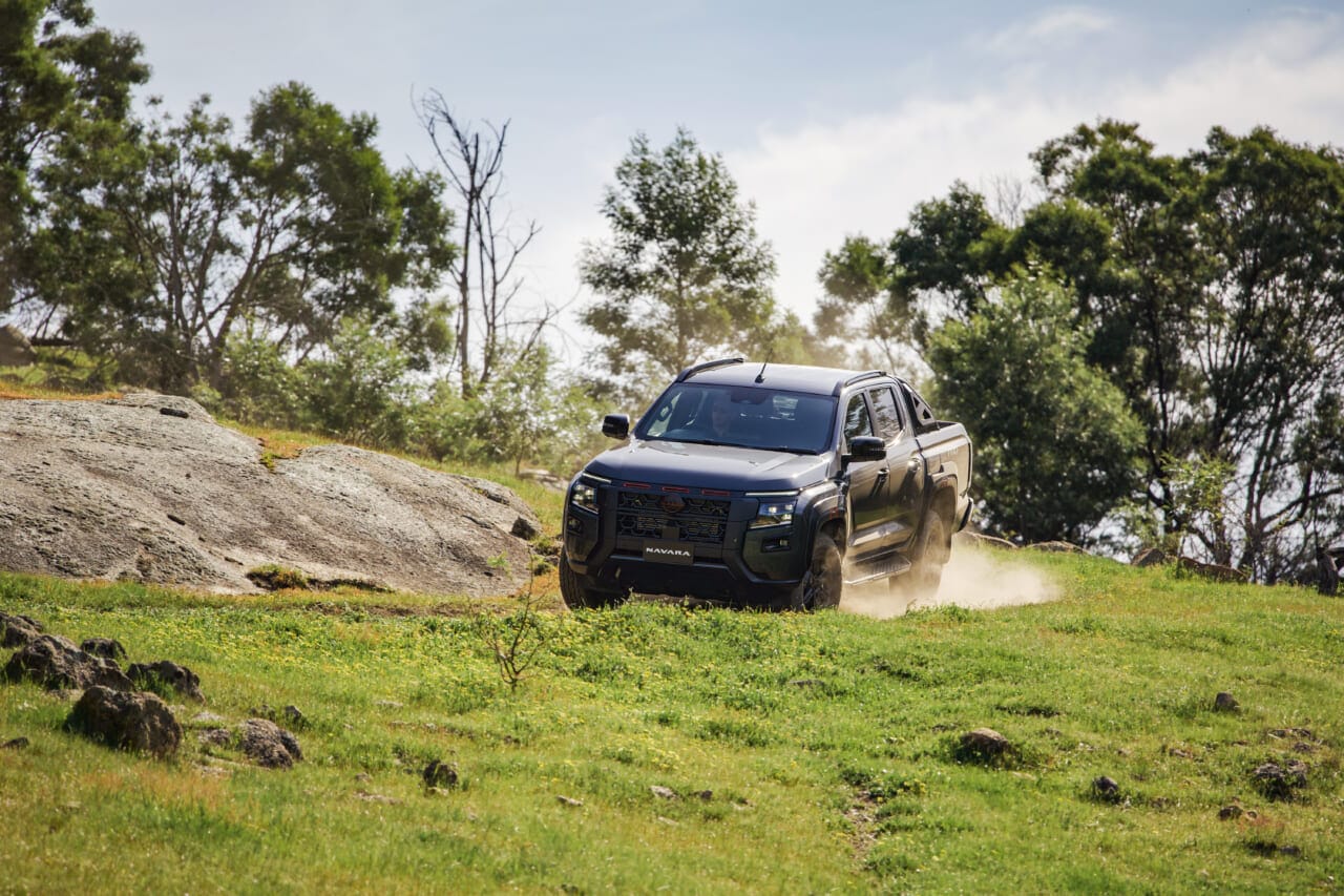 日産の新型ナバラの悪路走行シーン|「コレはカッコいい」「こんなクルマあったんだ…」日本人が知らない、世界に誇る日産車。1986年から累計販売台数50万台の名車の新型が発表!