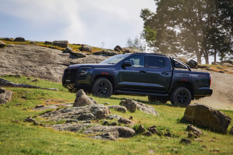 日産の新型ナバラ｜「コレはカッコいい」「こんなクルマあったんだ…」日本人が知らない、世界に誇る日産車。1986年から累計販売台数50万台の名車の新型が発表！