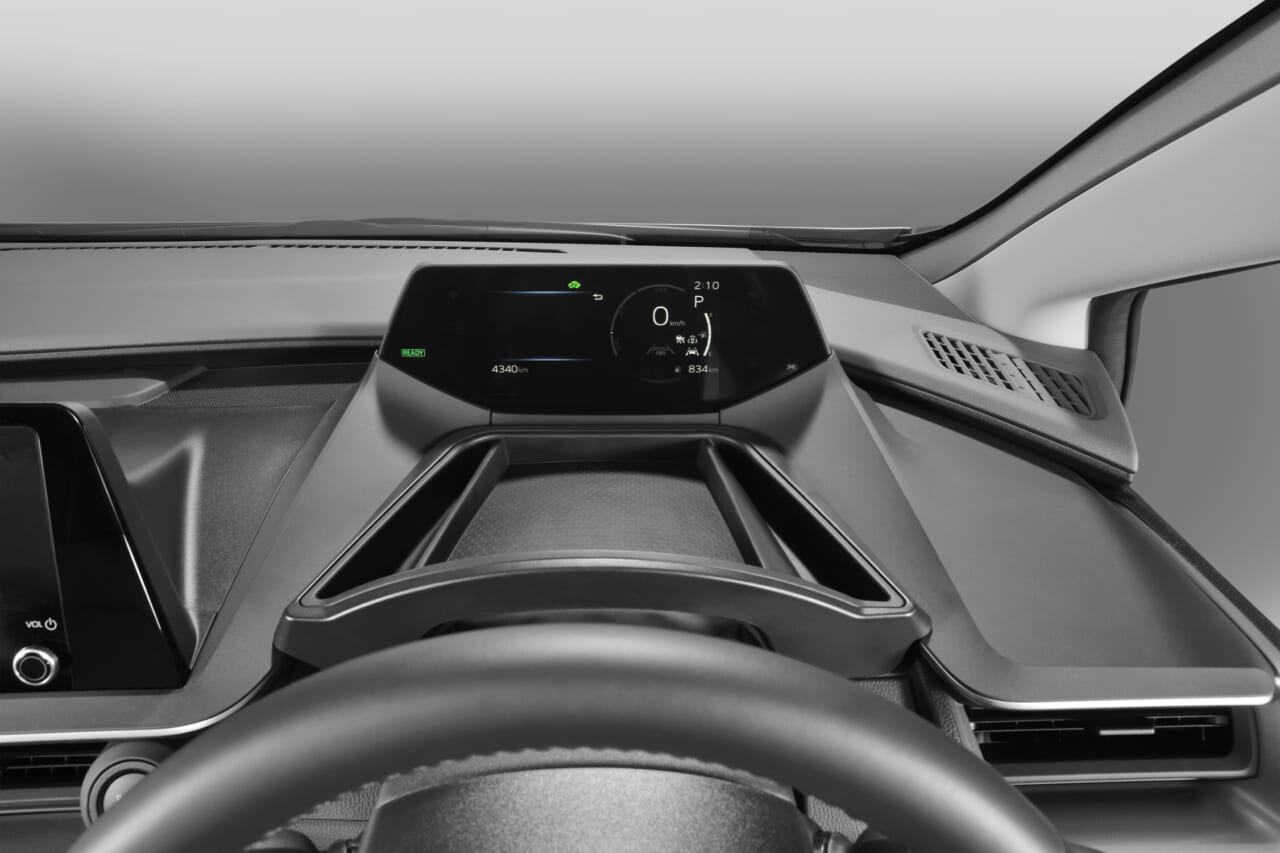 ｜「おぉ〜コレめっちゃ欲しい…」トヨタ車のデッドスペースにすっぽりハマる！ 工具不要で2分で装着OKの便利なカーグッズを紹介