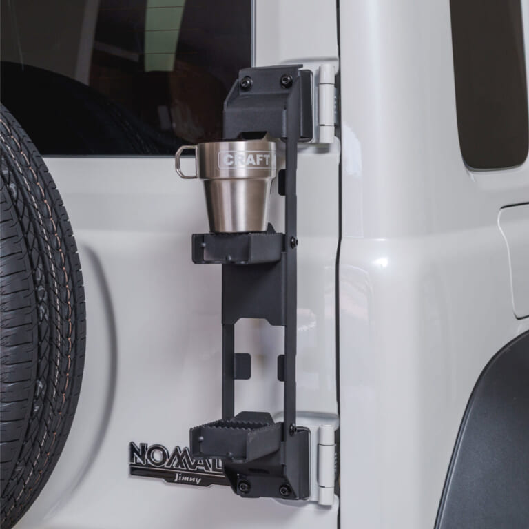 ジムニー専用リアラダー（スリムタイプ）［クラフトワークス］｜「どうやって使うの？」「これは想像つかない」一見よくわからないが、実用性抜群！ 開閉式でスタイリッシュ。リーズナブルな価格設定がうれしいカー用品を紹介。