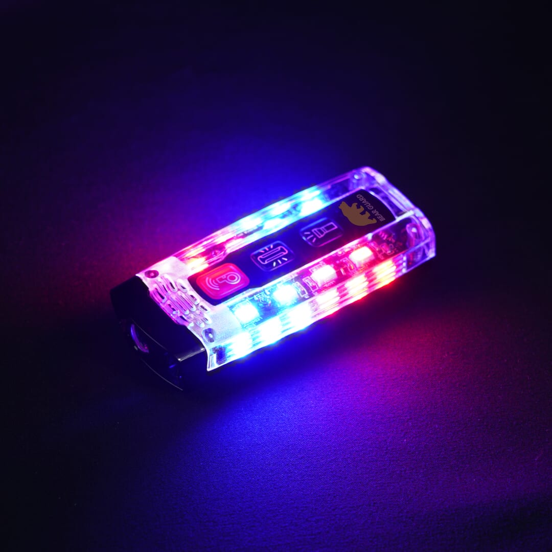 携行型安全デバイス「ベアーガード（BEAR GUARD）」［株式会社TCL］のLED発光パターン。LED警告シグナル：青＋赤｜「これは珍しい…」「そんな方法があるんだ？」ダブルの効果で威力を発揮。自動車販売業者が開発したユニークなデバイスを紹介。