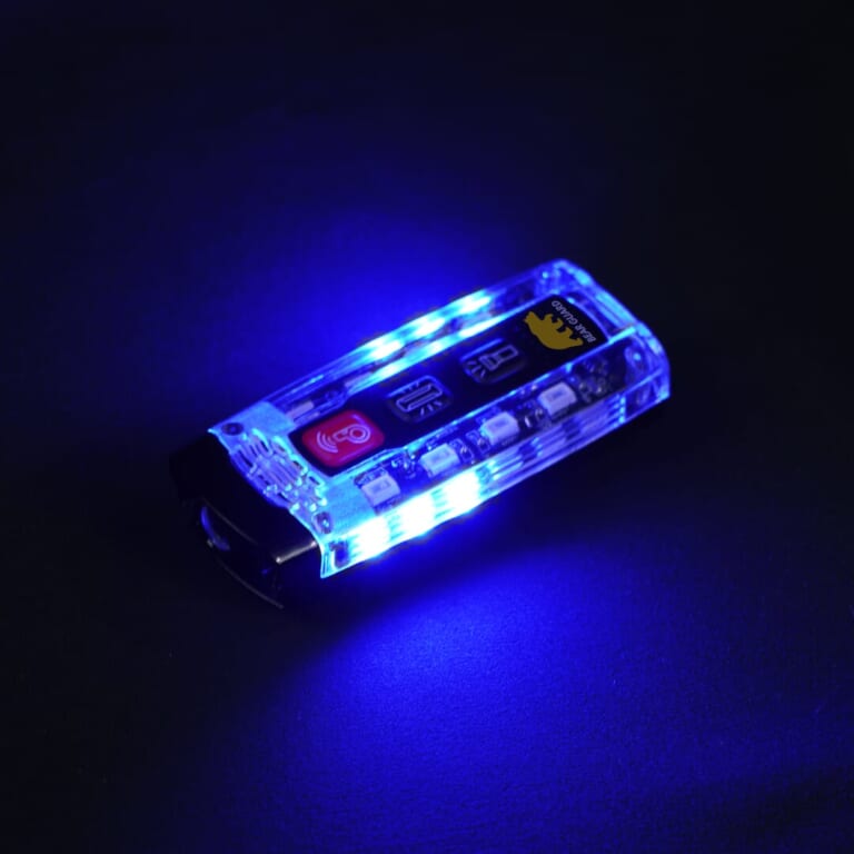携行型安全デバイス「ベアーガード（BEAR GUARD）」［株式会社TCL］のLED発光パターン。LED警告シグナル：ｰ青｜「これは珍しい…」「そんな方法があるんだ？」ダブルの効果で威力を発揮。自動車販売業者が開発したユニークなデバイスを紹介。
