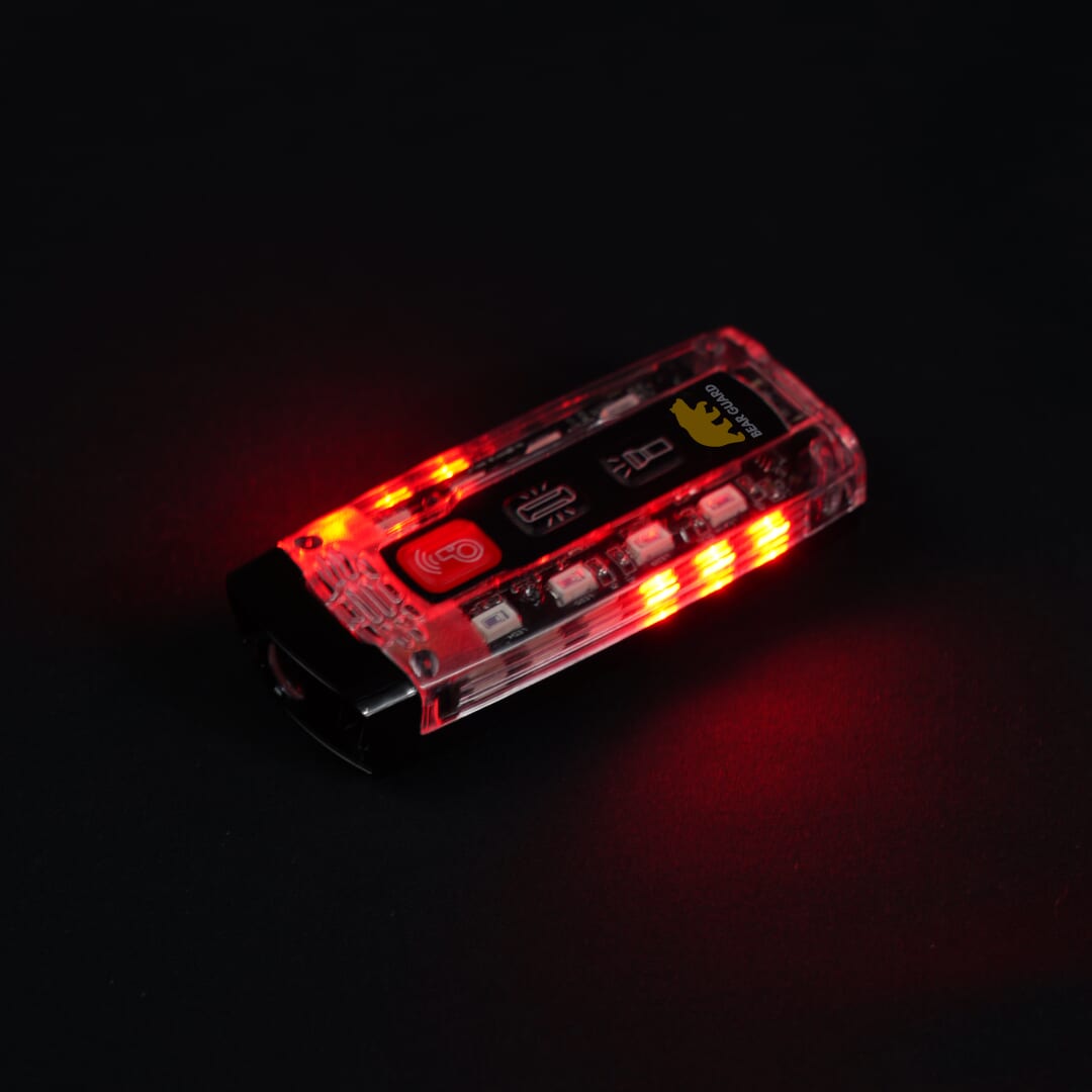 携行型安全デバイス「ベアーガード（BEAR GUARD）」［株式会社TCL］のLED発光パターン。LED警告シグナル：赤｜「これは珍しい…」「そんな方法があるんだ？」ダブルの効果で威力を発揮。自動車販売業者が開発したユニークなデバイスを紹介。