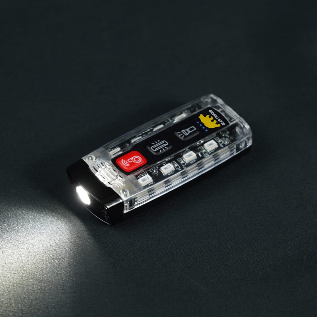 携行型安全デバイス「ベアーガード（BEAR GUARD）」［株式会社TCL］。懐中電灯モード｜「これは珍しい…」「そんな方法があるんだ？」ダブルの効果で威力を発揮。自動車販売業者が開発したユニークなデバイスを紹介。